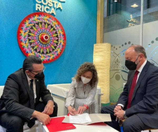 Costa Rica e Iberia renovaron su apuesta por la conectividad al firmar un acuerdo para un turismo de alto rendimiento. CATA